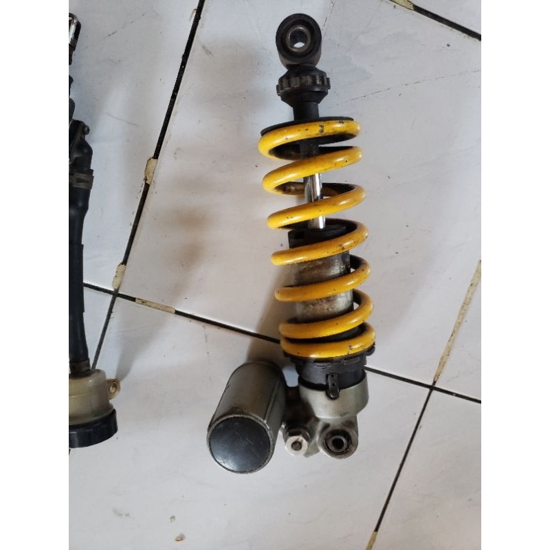 shock belakang r6