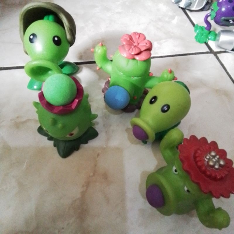 preloved plants vs zombie mainan