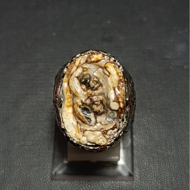 batu akik sakral