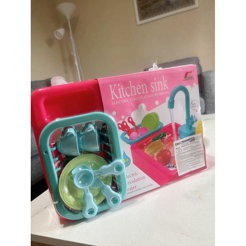 mainan kitchen mengalirkan air