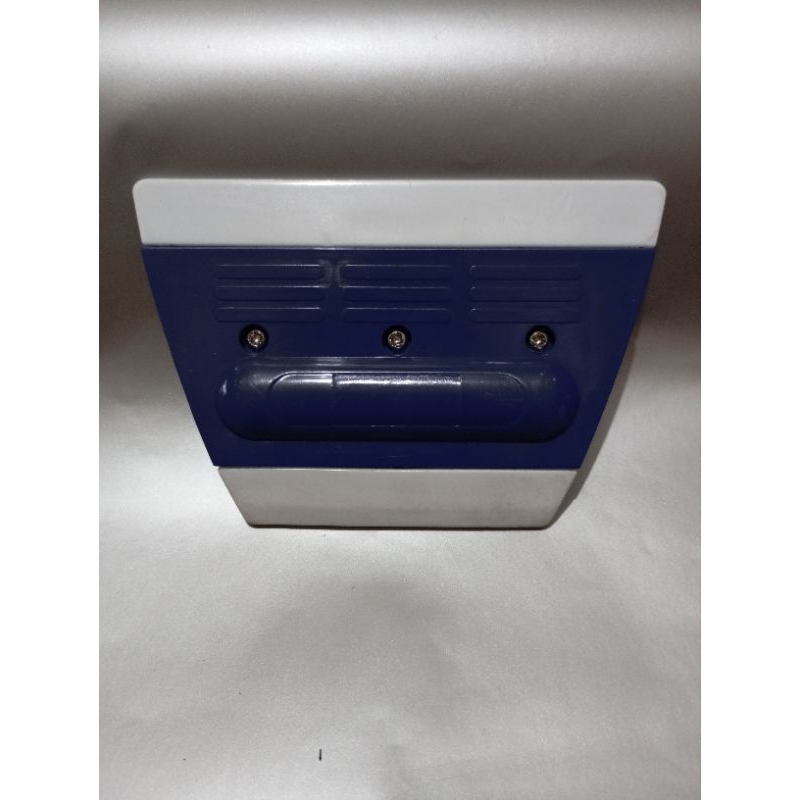 scraper pasang stiker (putih,biru)