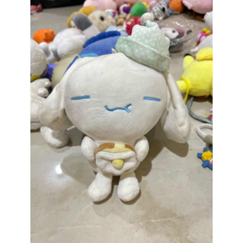boneka cinnamoroll tidur