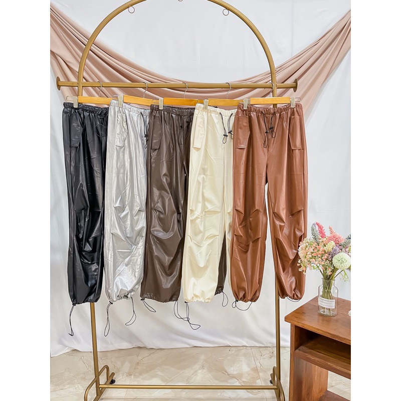 Celana Kargo bahan kulit 01
