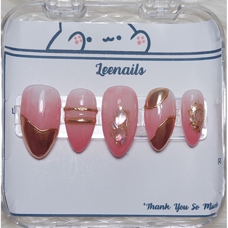 Press on nails by Leenails