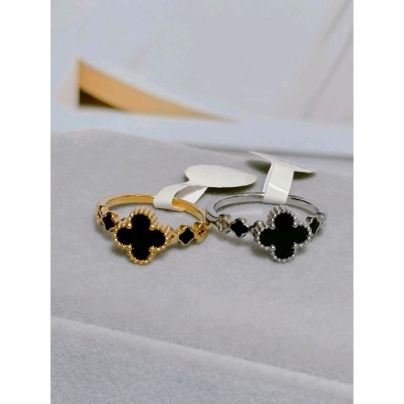 Cincin titanium clover