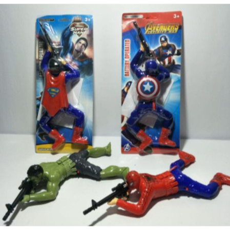Mainan Superhero merayap