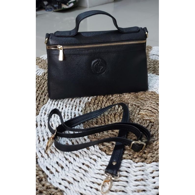 pouch hitam