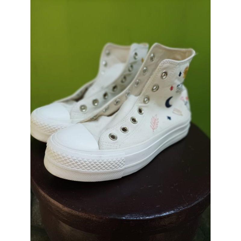 Convers "it's okay to Wander"