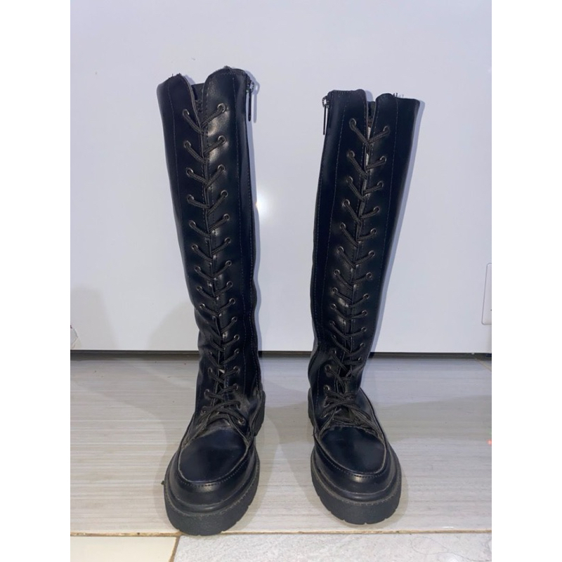Sepatu boot