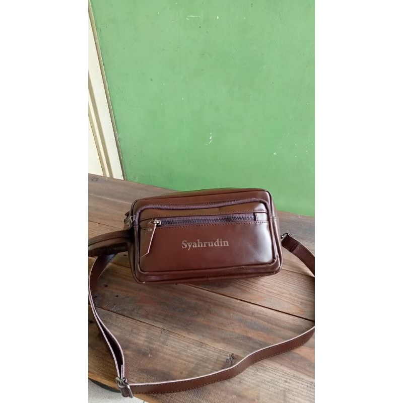 Tas selempang kulit pria