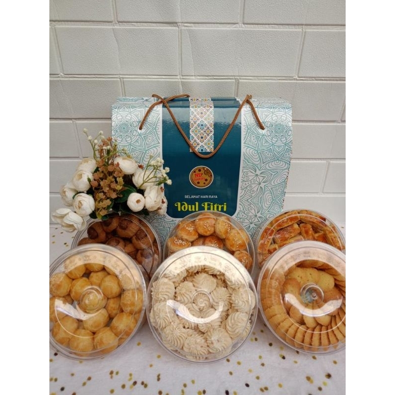 HAMPERS KUE LEBARAN