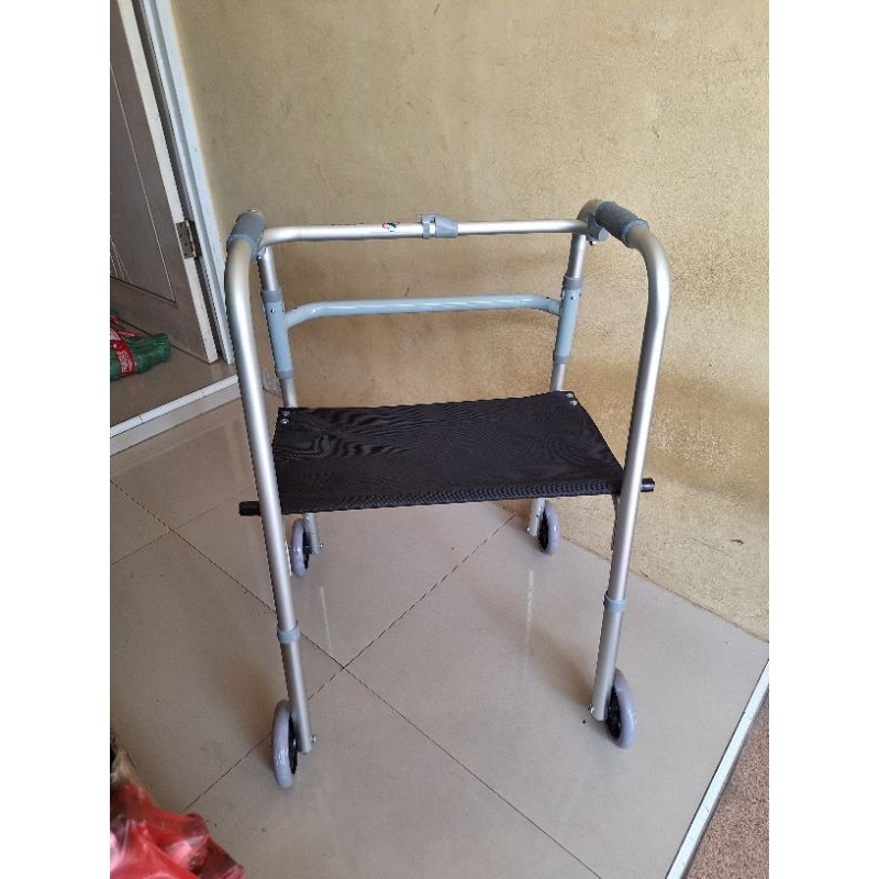 walker duduk pake roda aluminium ringan
