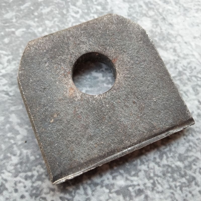 Kupingan Gembok Tebal