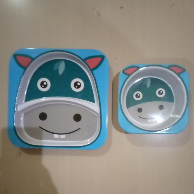 set piring makan anak