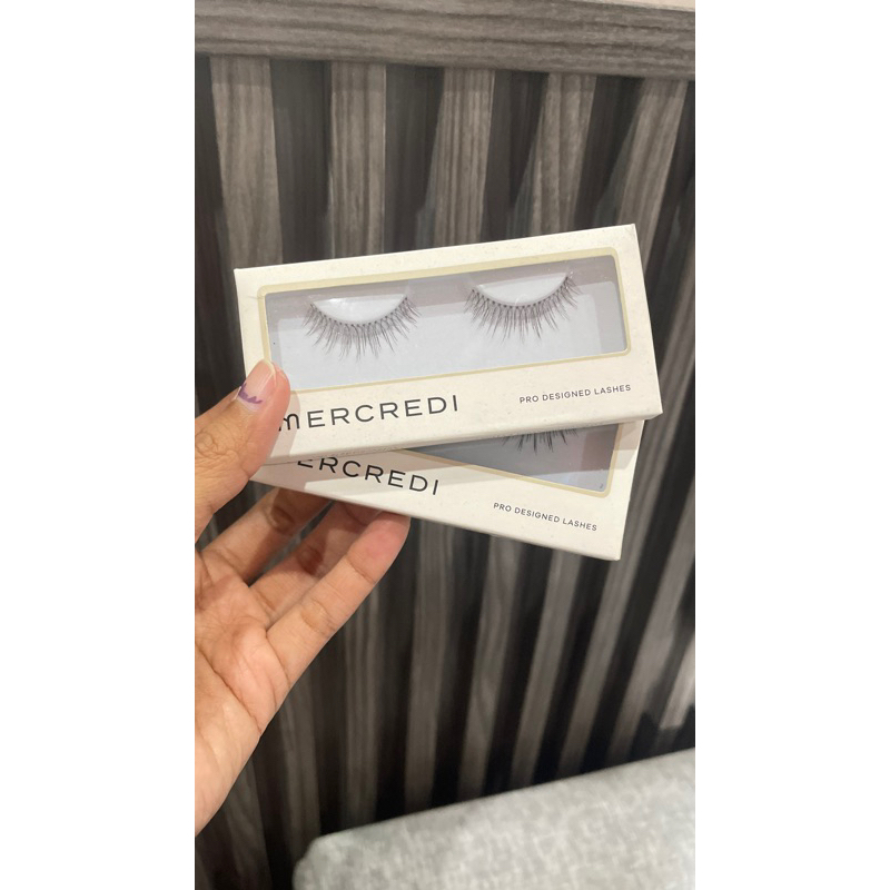 mercredi eyelash