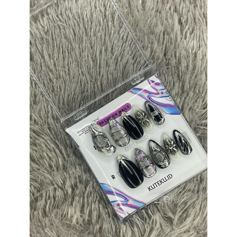 PRESS ON NAILS Y2K
