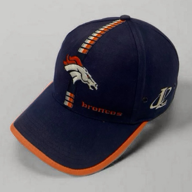 Topi logo athletic