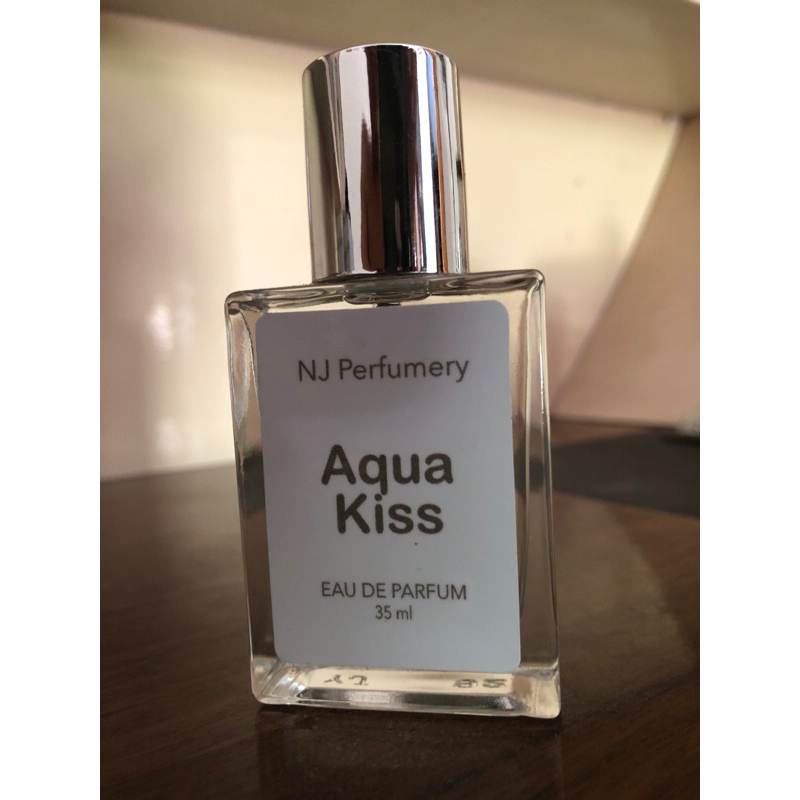 AQUA KISS
