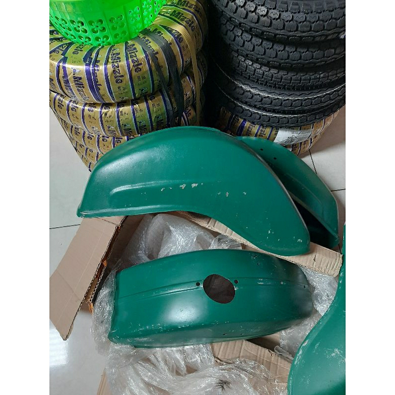 spakbor depan vespa super.