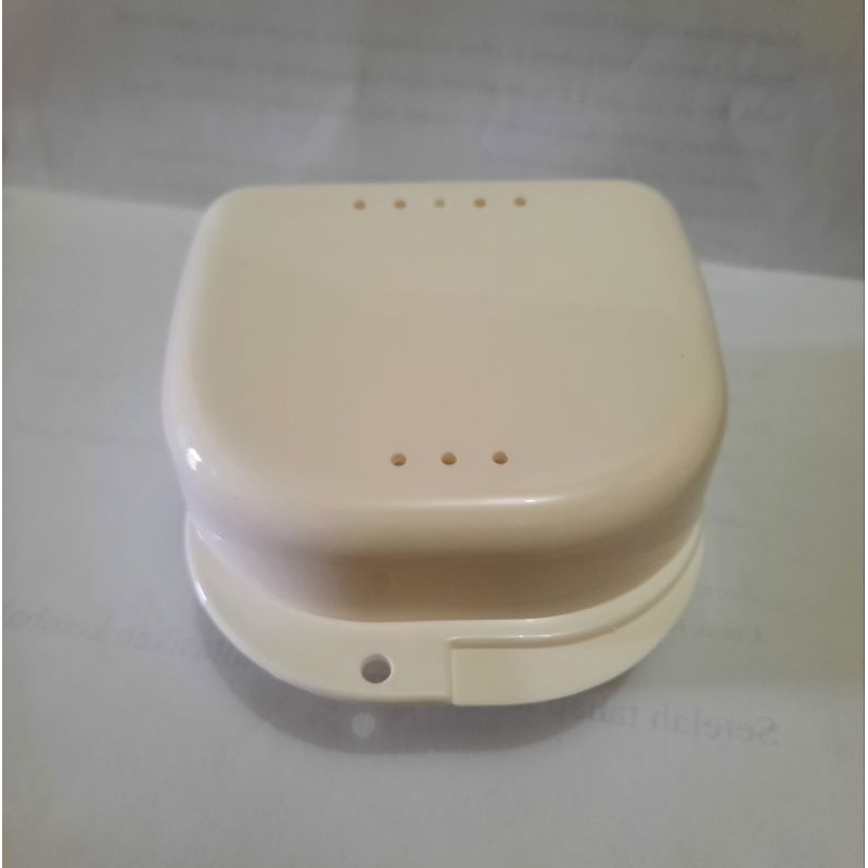 kotak retainer