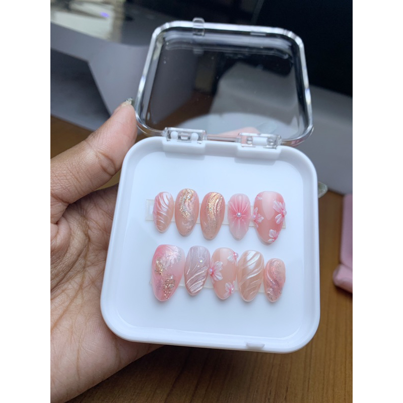 PRESS ON NAILS WISUDA