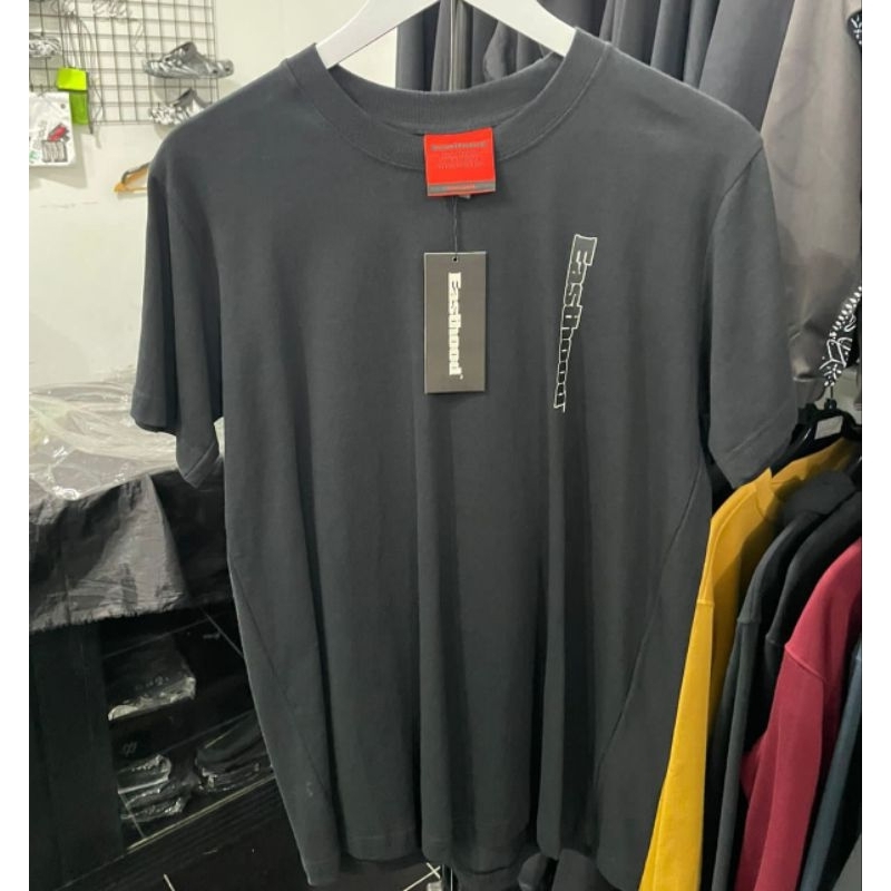 Easthood Kaos Lengan Pendek Hitam