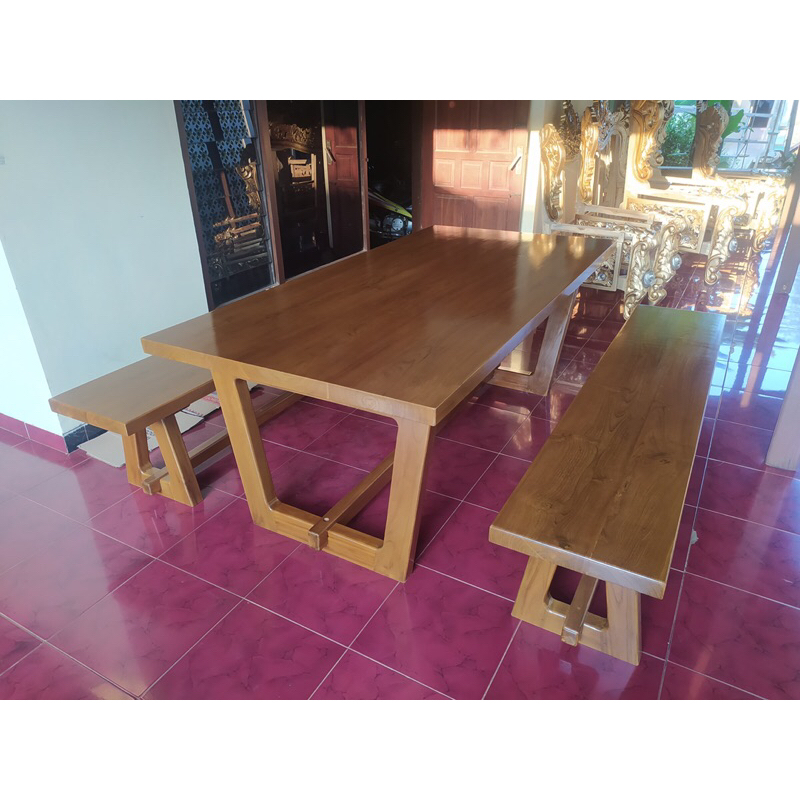 meja makan minimalis