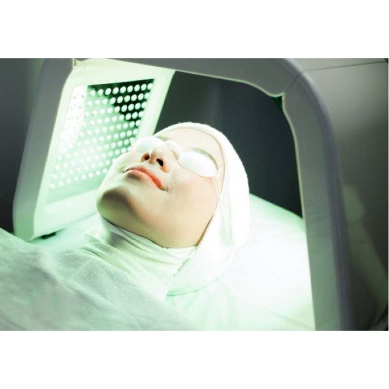 FACIAL LIGHTENING WITH PDT