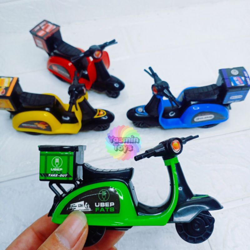 Mainan vespa  kecil pull back
