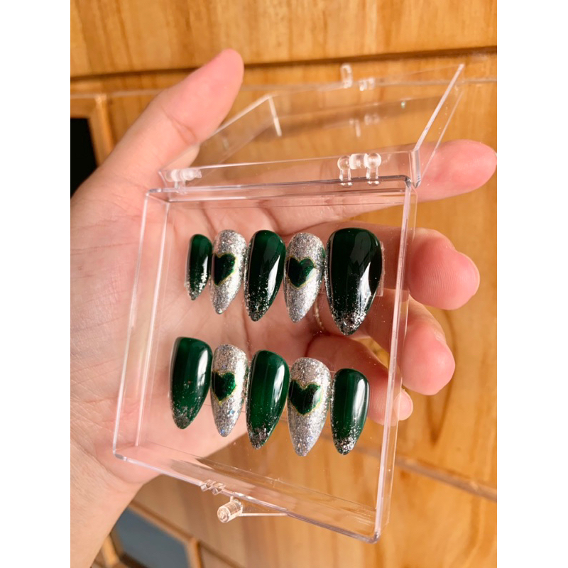 green nails , press on nails