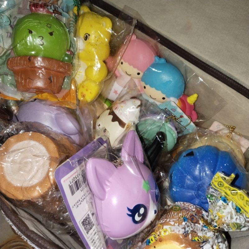 SALE SQUISHY !! LICENSED SQUISHY!! [baca desk].