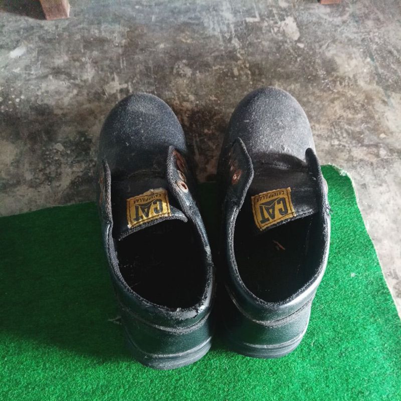 sepatu second