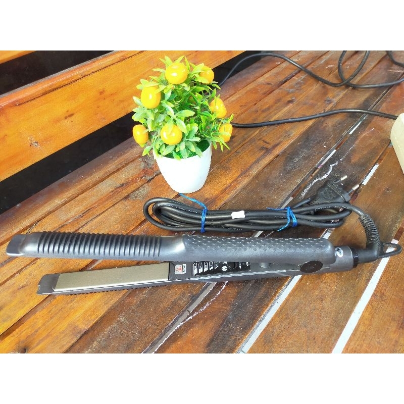 Catok Nvmee saturn straight curl