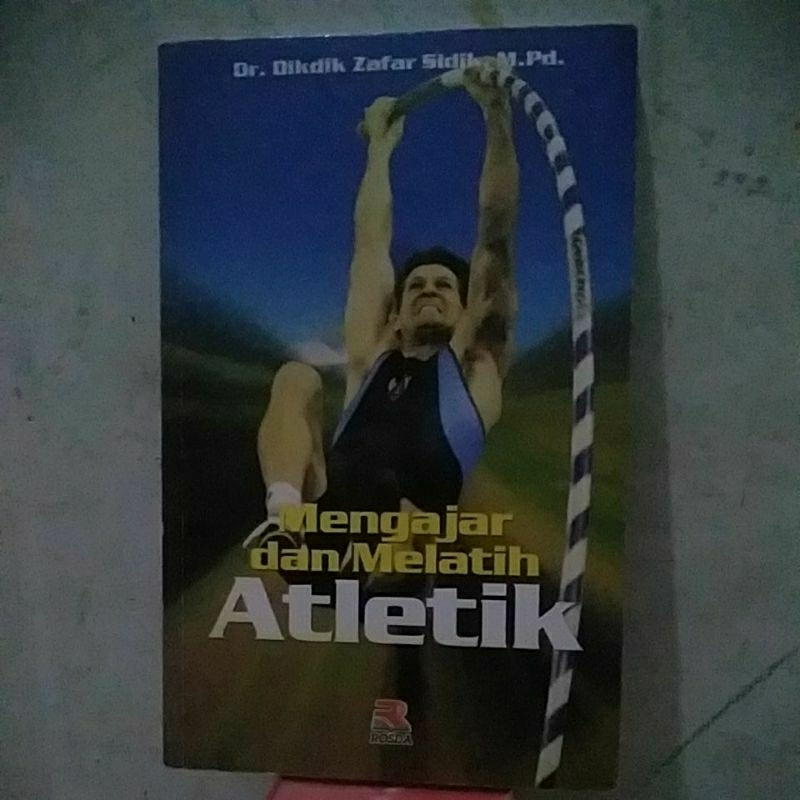 mengajar dan melatih atletik