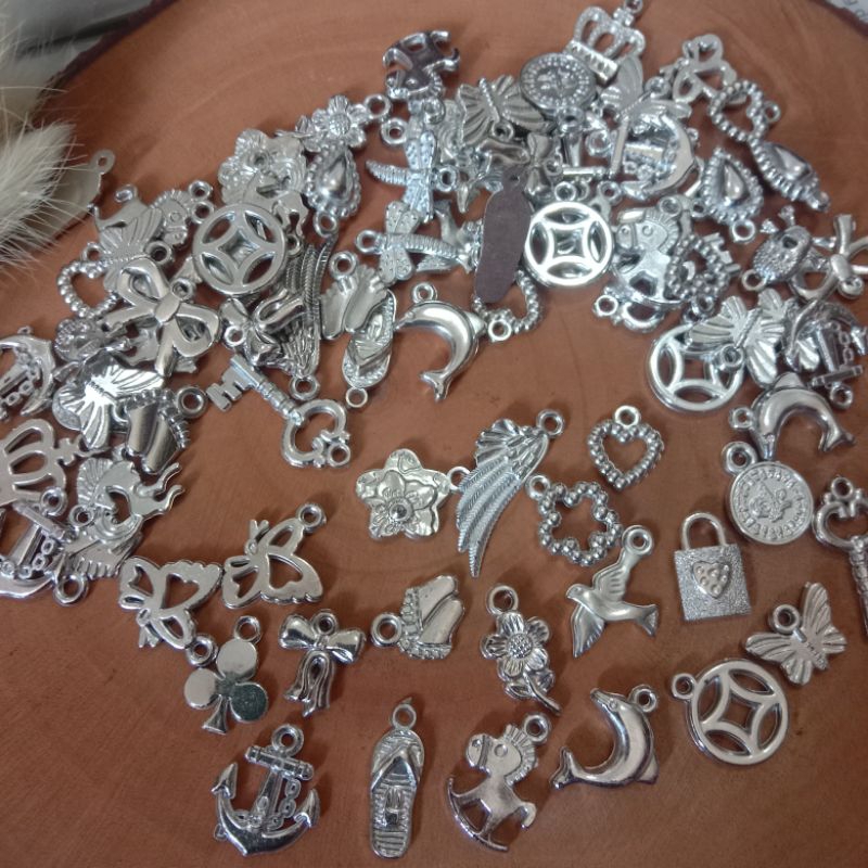 Liontin /charm ringan aneka model