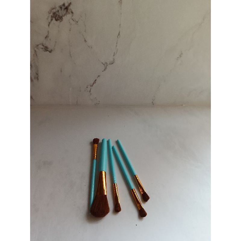 Kuas make up
