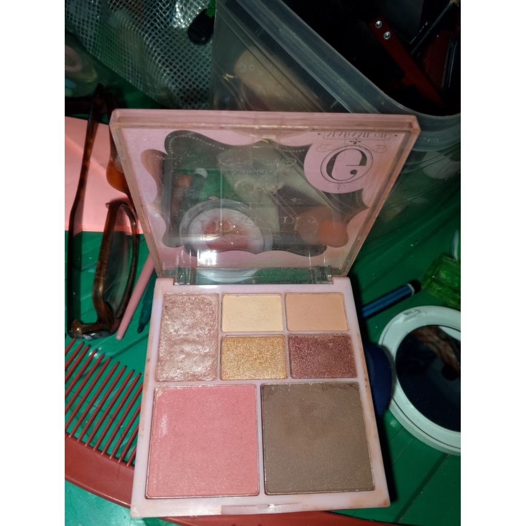 eyeshadow palette