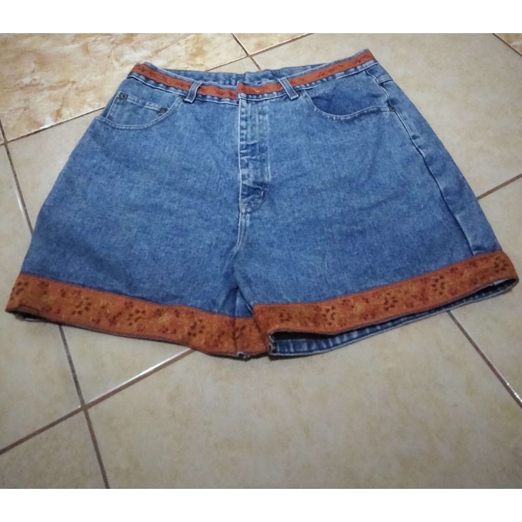 Celana Levis pendek