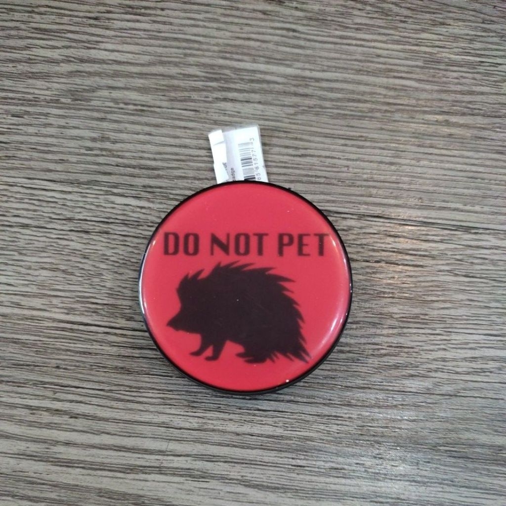 Jibbitz Do Not Pet Badge