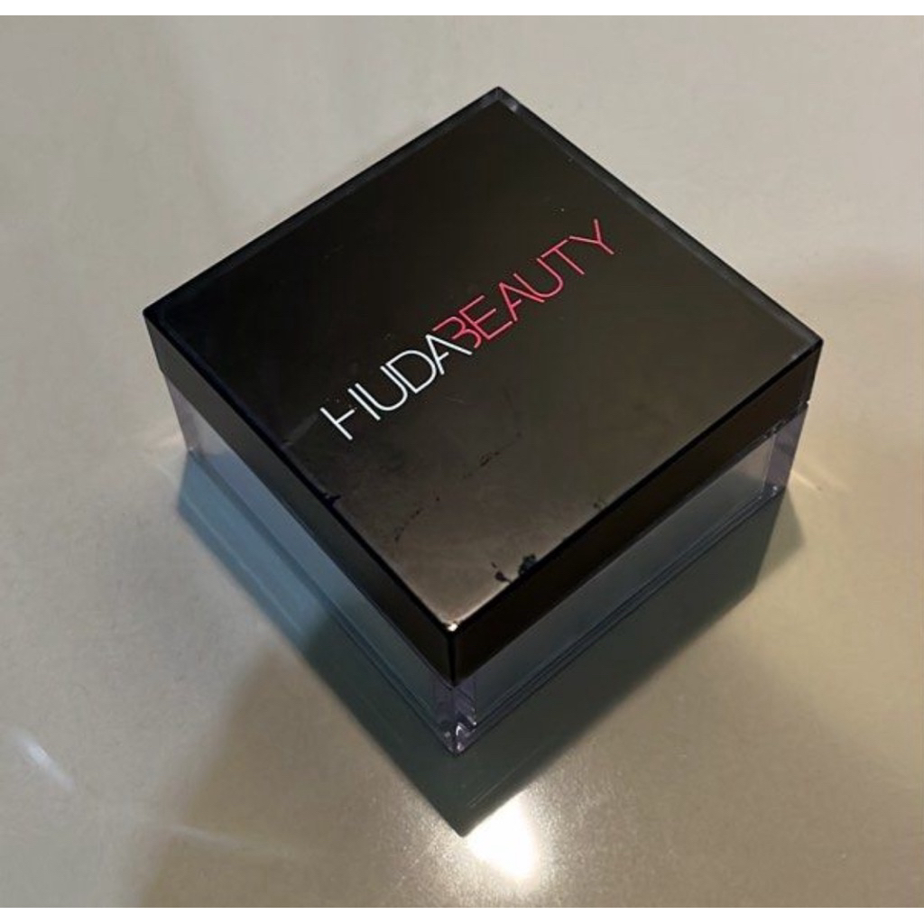 huda loose powder