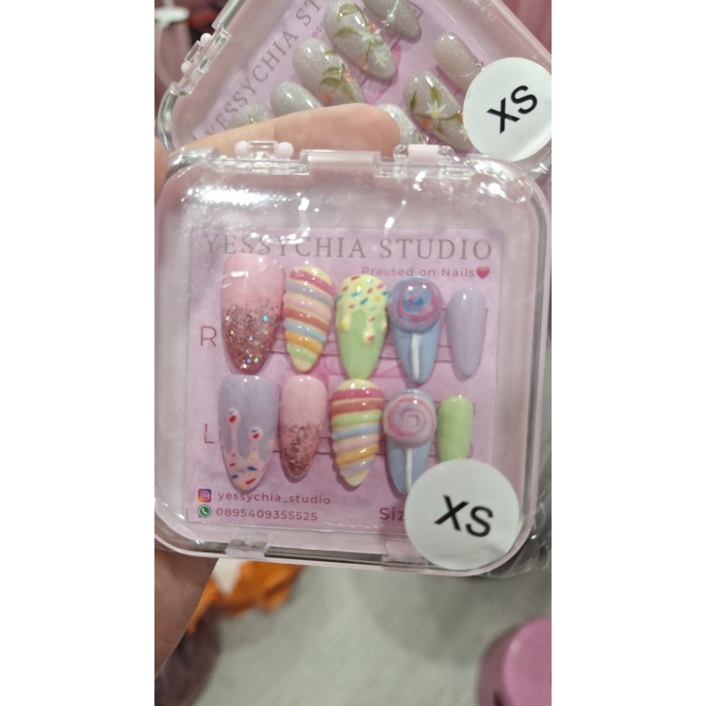 PRESSED ON NAILS ICE CREAM