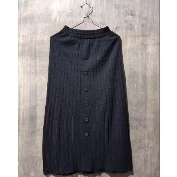 rok rajut kancing