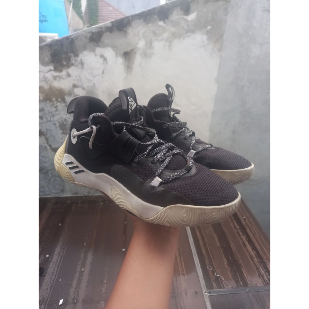 Sepatu Basket Adida5 Hard3n Stepback