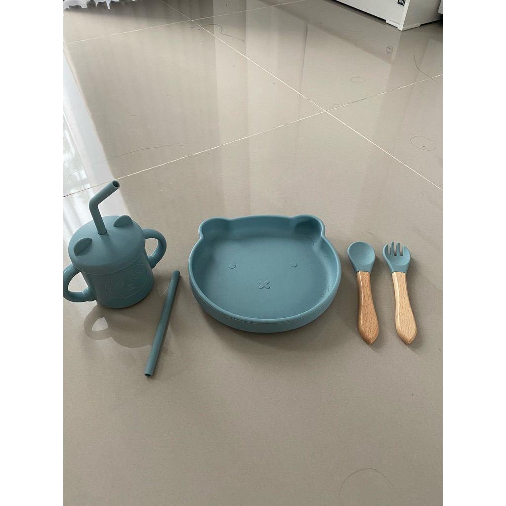 alat makan bayi