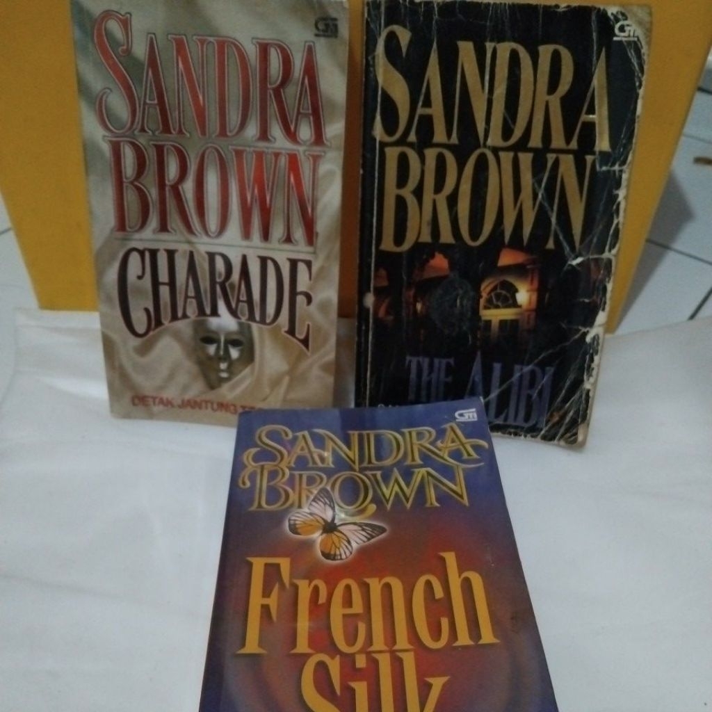 Preloved Novel by Sandra Brown
