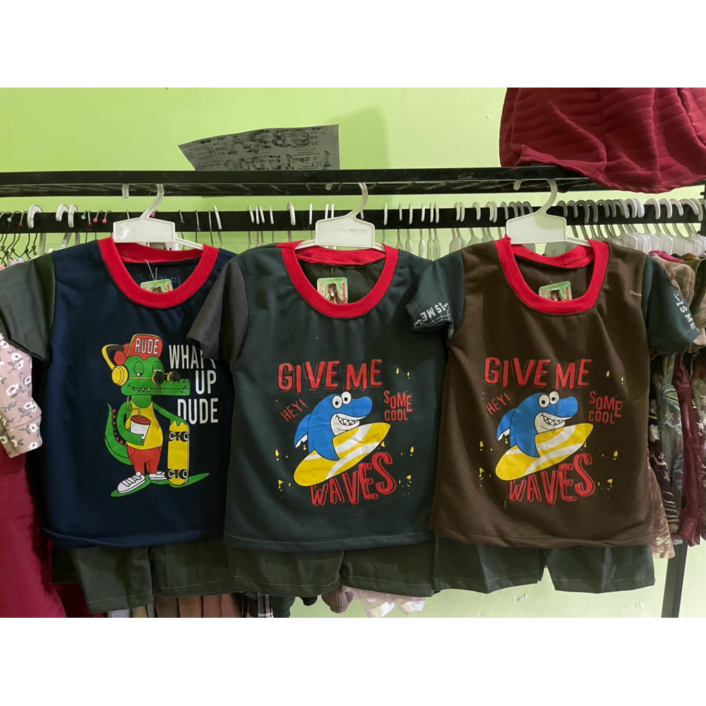 4 Stel Setelan Anak