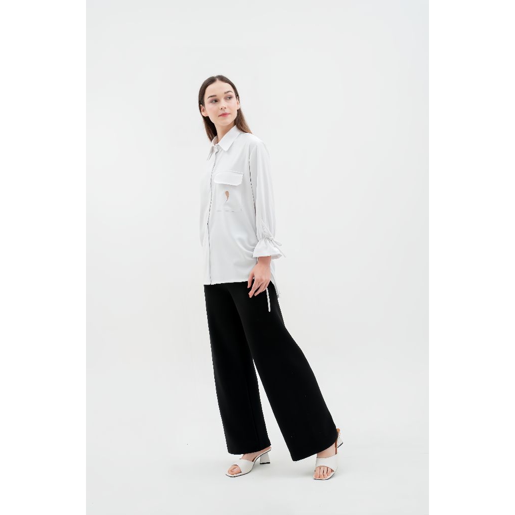 Levora Classic Blouse