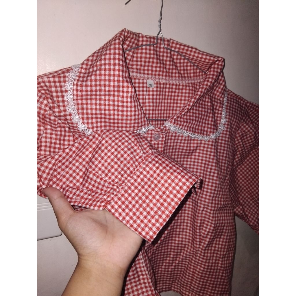 Crop Merah lucu