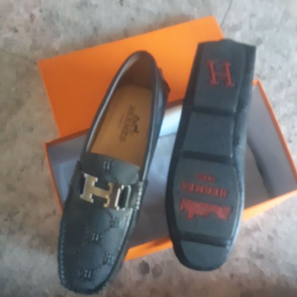 sepatu kulit