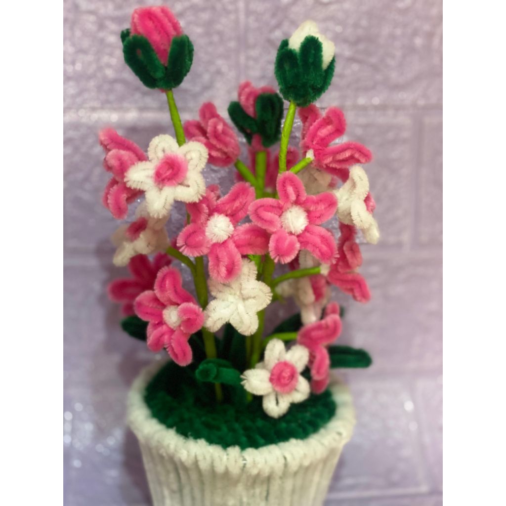 Bunga pth pink dr kawat bulu